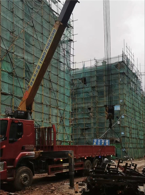 咸安区“慢工细活”—— 吊车的 “微动控制” 技术