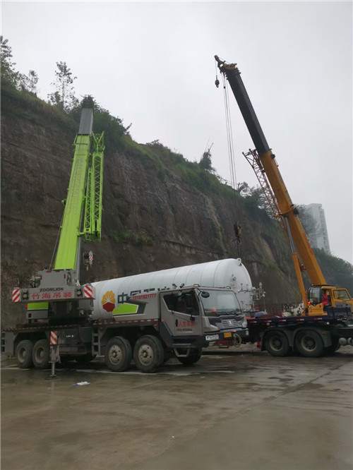 咸安区“不怕风雨冻”—— 吊车的 “恶劣环境适应” 技术